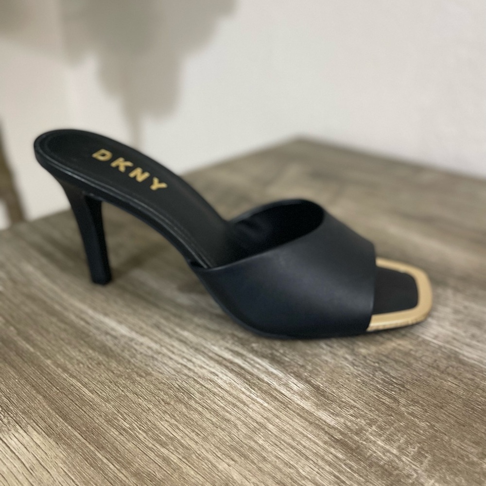 DKNY size 7 NEW